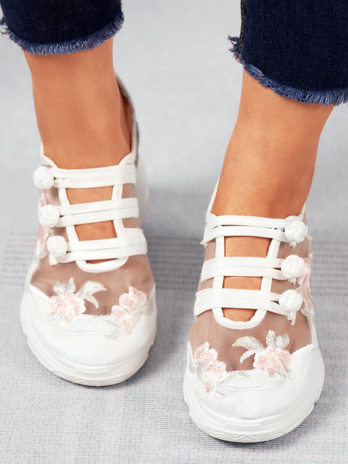 Breathable Mesh Floral Embroidery Casual Shoes