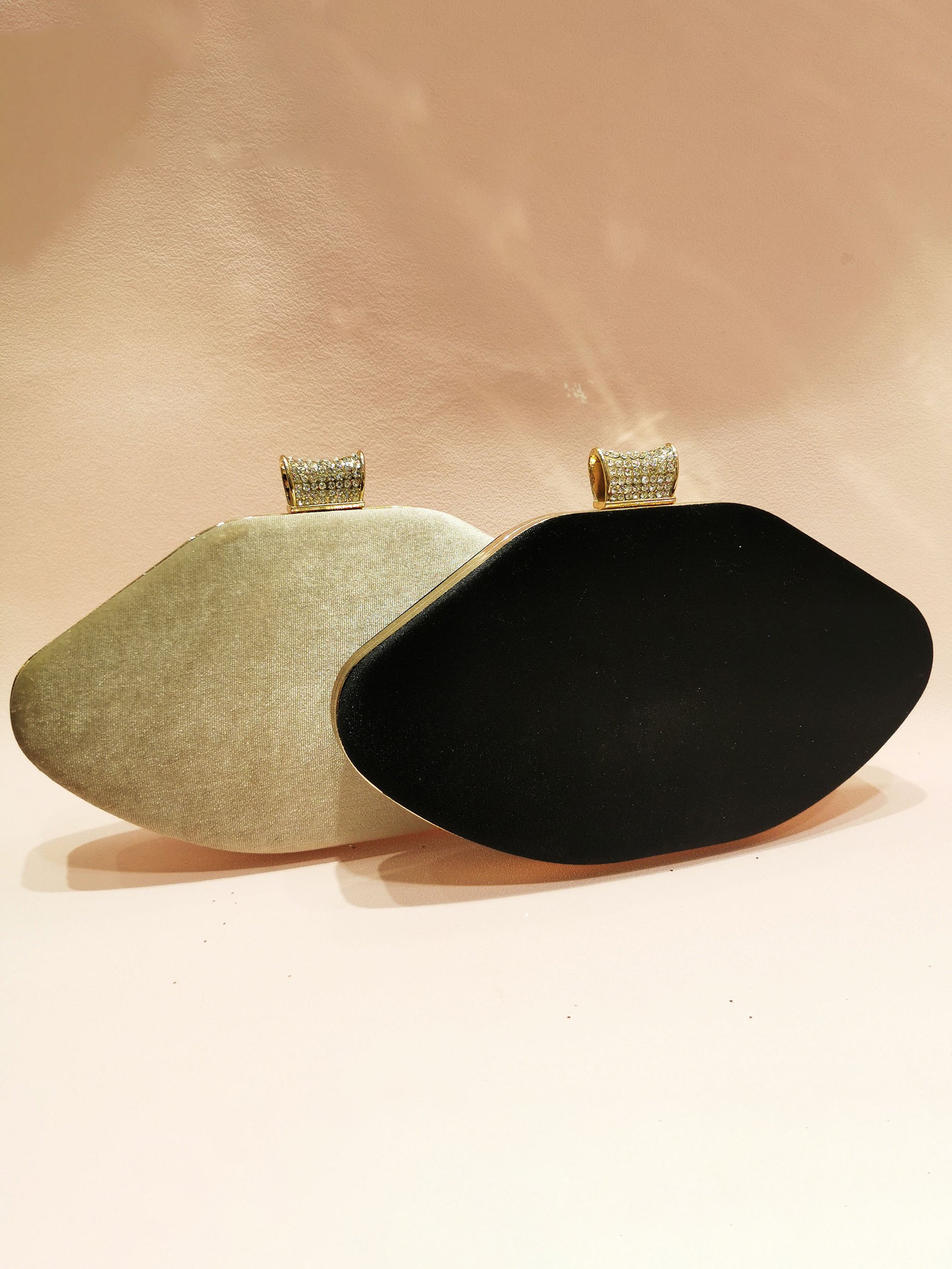 Elegant Lip Shape Velvet Ladies Clutch Party Banquet