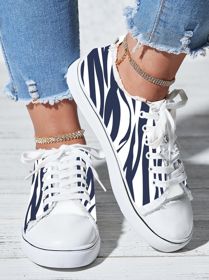 Abstract Striped Print Raw Hem Lace-Up Canvas Shoes
